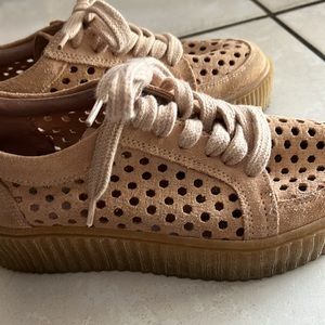 Cute Summer Sneakers 🌸